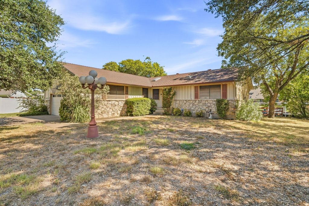 4017 Dakota Trail, Granbury, TX 76048 — exterior