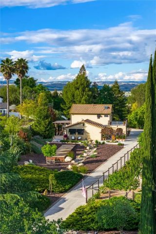 927 Osos Way, Paso Robles, CA 93446