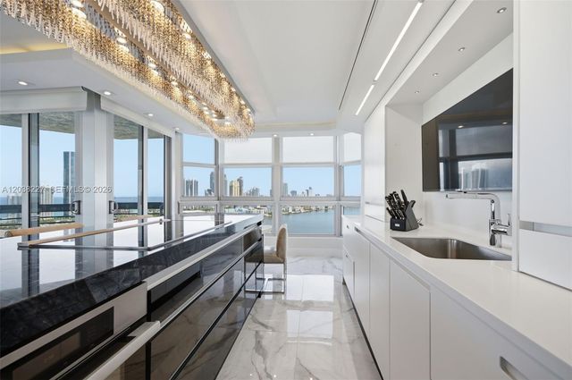 19101 NE 36th Court 2912, Aventura, FL 33180
