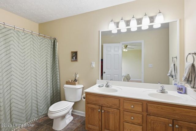 94 Willowbrook Ct, Fisherville, KY 40023