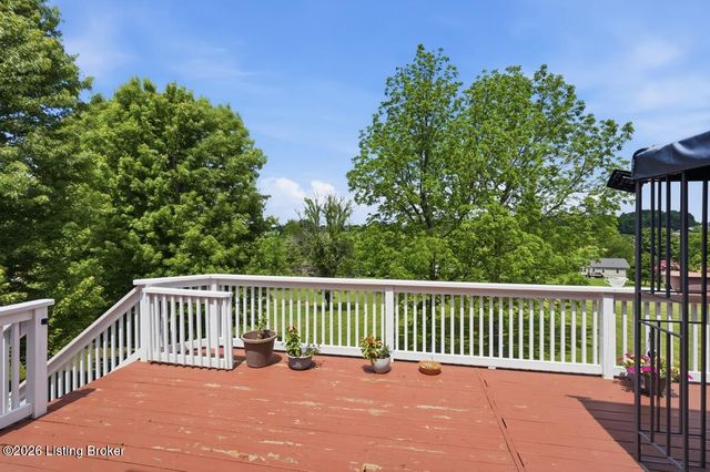 94 Willowbrook Ct, Fisherville, KY 40023
