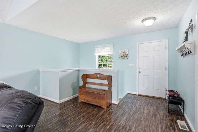 94 Willowbrook Ct, Fisherville, KY 40023