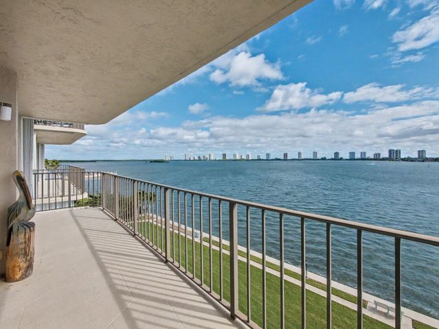 801 Lake Shore Drive 502, Lake Park, FL 33403