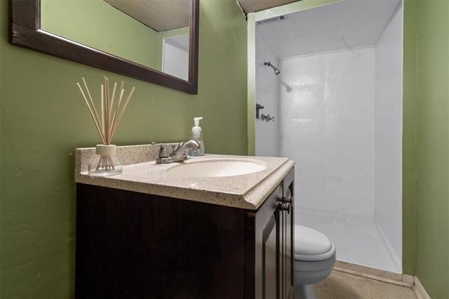 1912 Shearer Road, Kansas City, KS 66106