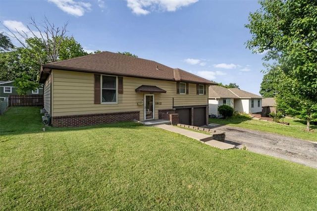 1912 Shearer Road, Kansas City, KS 66106