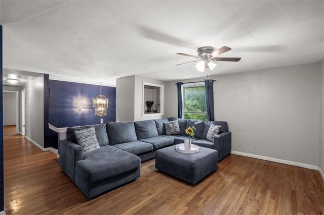 1912 Shearer Road, Kansas City, KS 66106