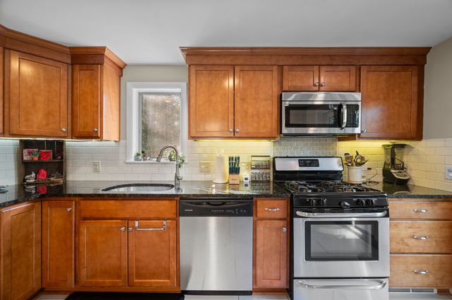 9 Garrison Lane, Madbury, NH 03823