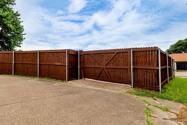 6809 Fawn Valley Place, Rowlett, TX 75089