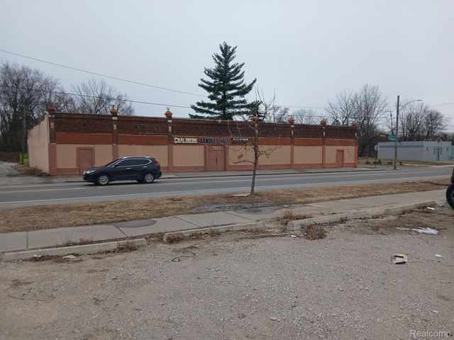 9851 CHALMERS Street, Detroit, MI 48213