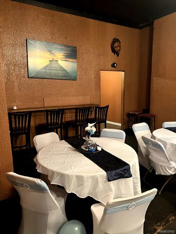 9851 CHALMERS Street, Detroit, MI 48213