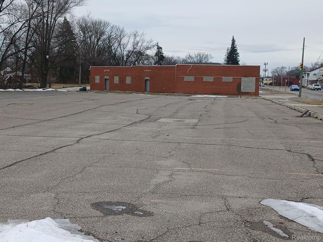 9851 CHALMERS Street, Detroit, MI 48213