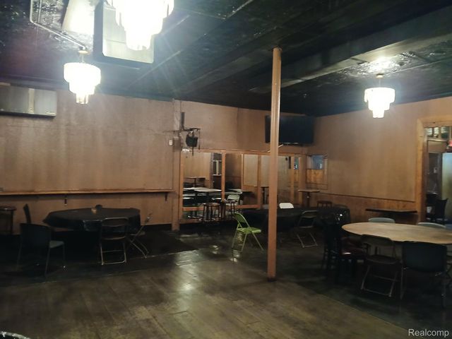 9851 CHALMERS Street, Detroit, MI 48213