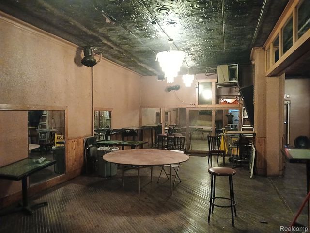 9851 CHALMERS Street, Detroit, MI 48213