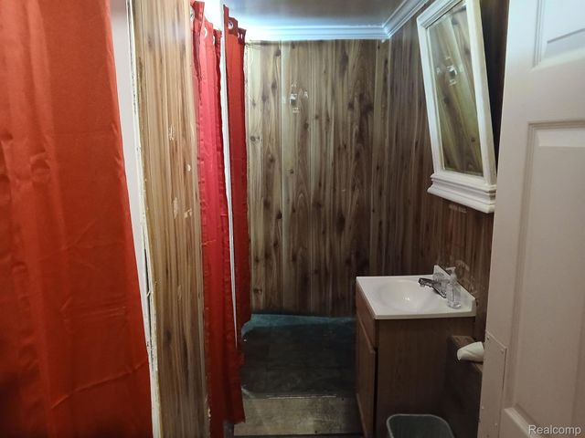 9851 CHALMERS Street, Detroit, MI 48213