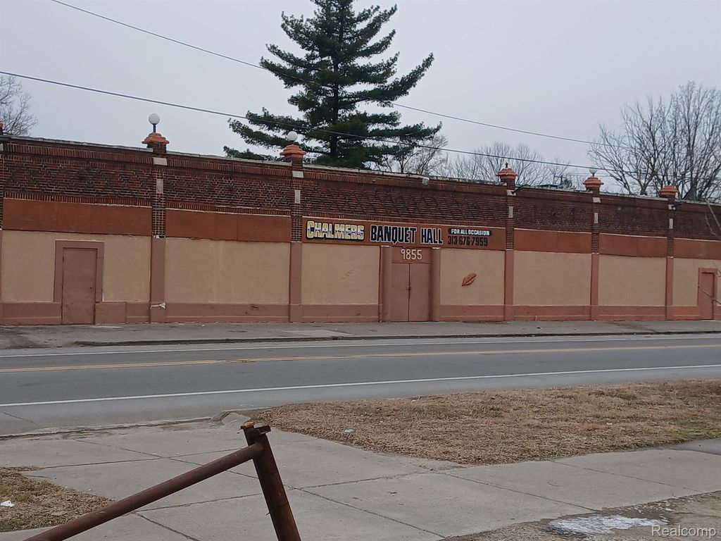9851 CHALMERS Street, Detroit, MI 48213