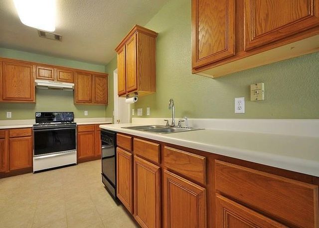 6150 Jumano LN, Austin, TX 78749