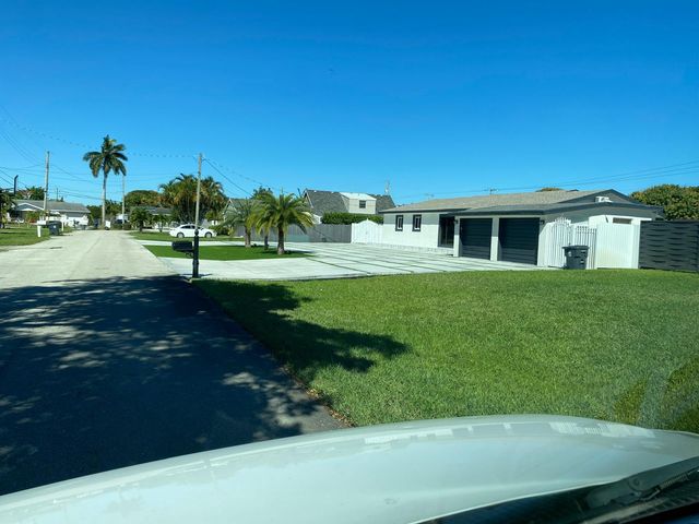 1828 S Meadow Court 1828, West Palm Beach, FL 33406