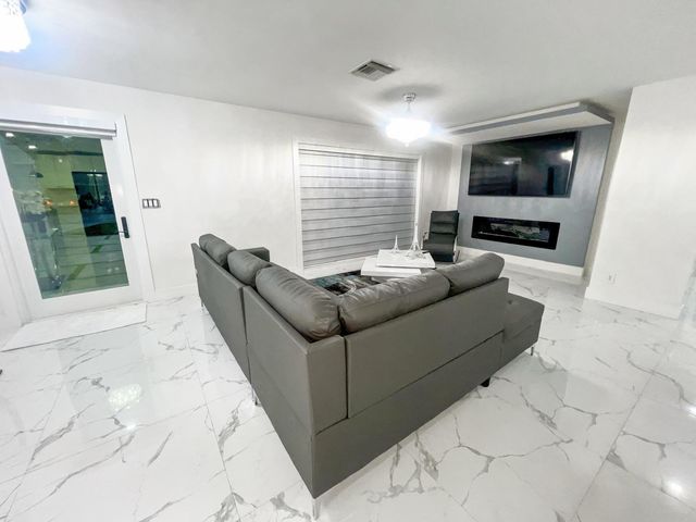 1828 S Meadow Court 1828, West Palm Beach, FL 33406