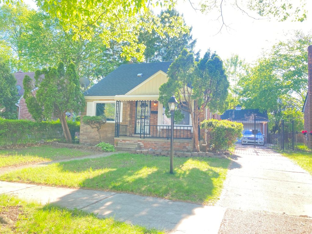 19749 Huntington Road, Detroit, MI 48219