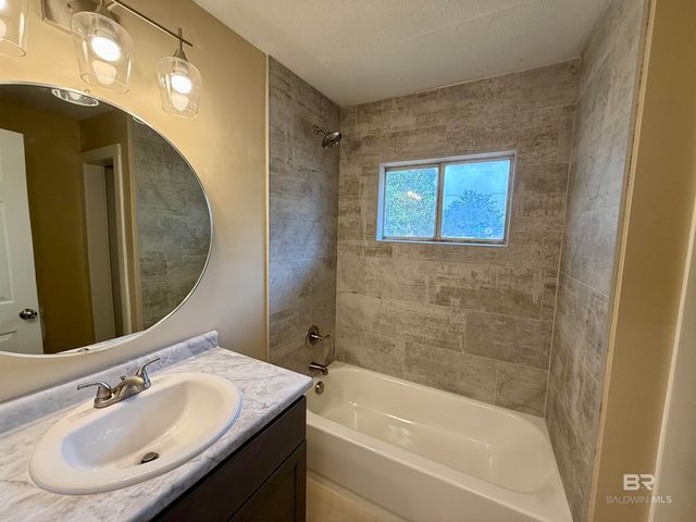 1213 N Pine Street, Foley, AL 36535