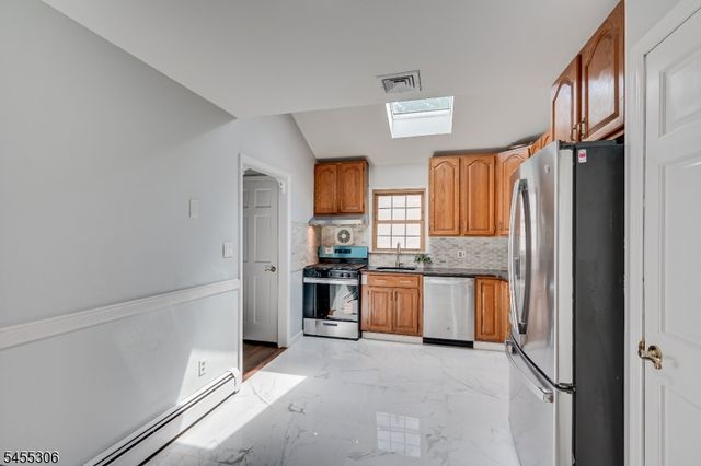 36 Aylin St, Metuchen Boro, NJ 08840