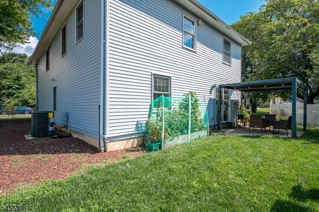 36 Aylin St, Metuchen Boro, NJ 08840