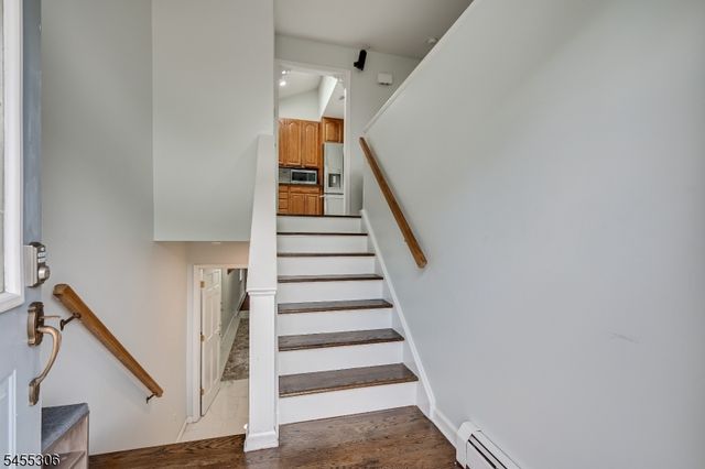 36 Aylin St, Metuchen Boro, NJ 08840