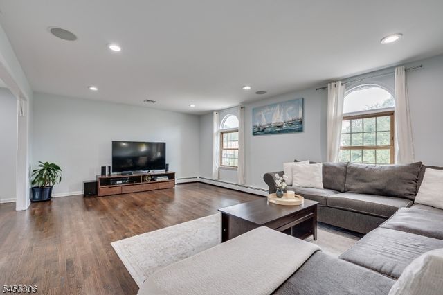 36 Aylin St, Metuchen Boro, NJ 08840