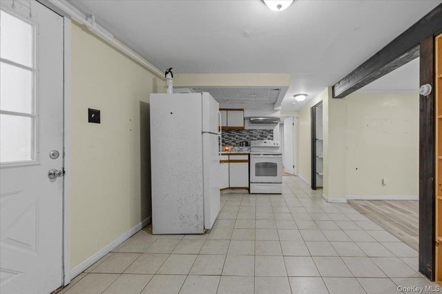 18 Seitz Drive, Bethpage, NY 11714