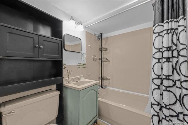 18 Seitz Drive, Bethpage, NY 11714