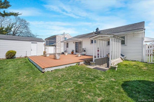 18 Seitz Drive, Bethpage, NY 11714