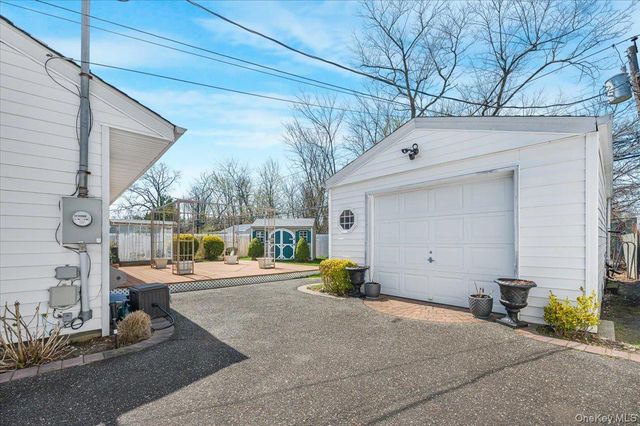 18 Seitz Drive, Bethpage, NY 11714