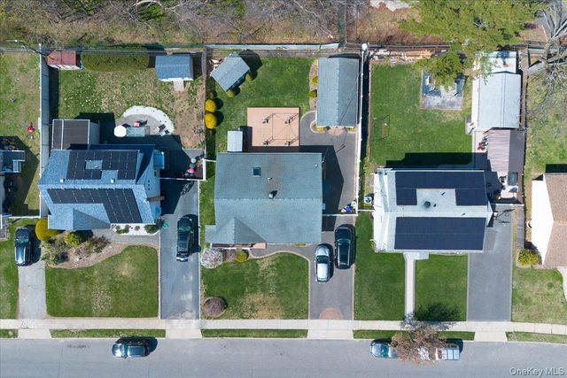 18 Seitz Drive, Bethpage, NY 11714