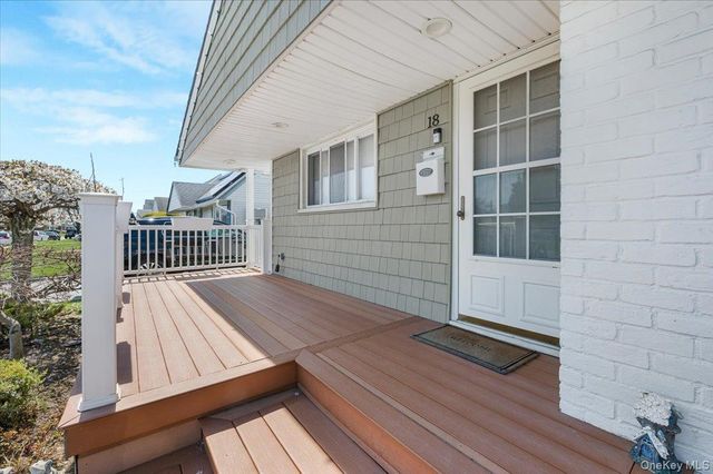 18 Seitz Drive, Bethpage, NY 11714