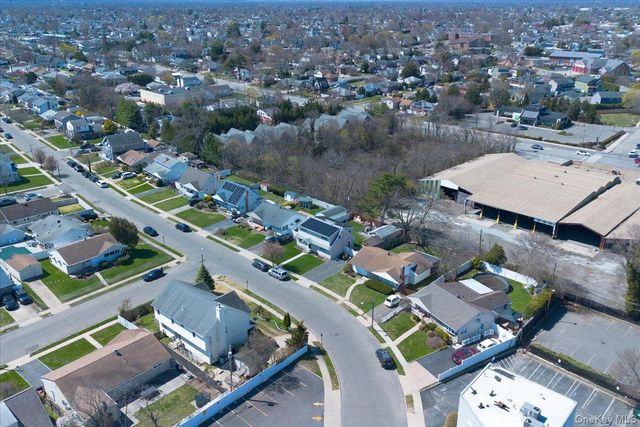 18 Seitz Drive, Bethpage, NY 11714