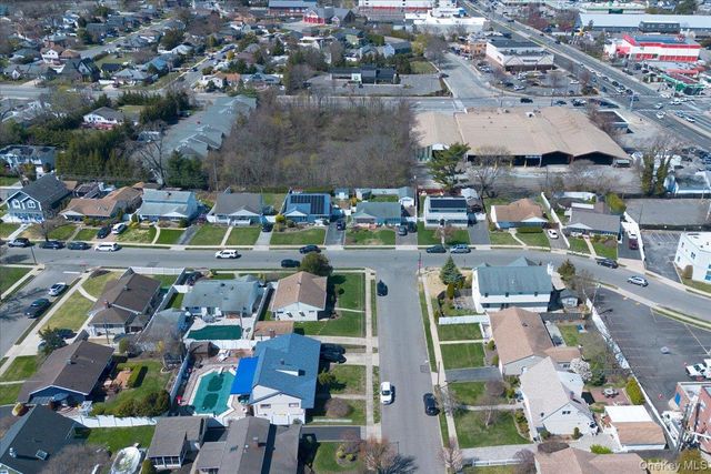 18 Seitz Drive, Bethpage, NY 11714