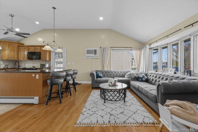 18 Seitz Drive, Bethpage, NY 11714