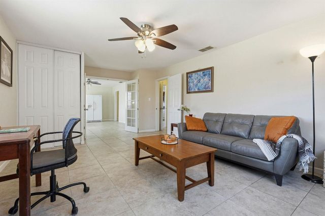 2209 Meadowview Rd, Sacramento, CA 95832