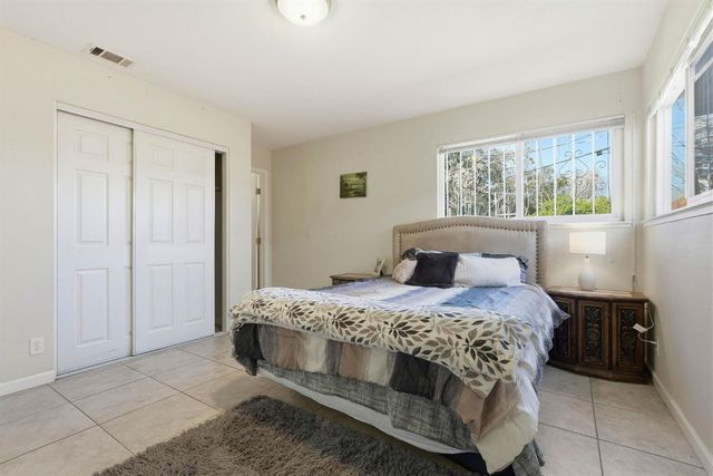 2209 Meadowview Rd, Sacramento, CA 95832