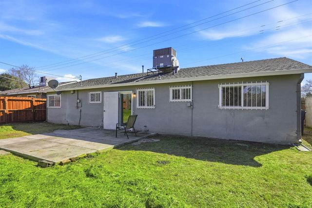 2209 Meadowview Rd, Sacramento, CA 95832