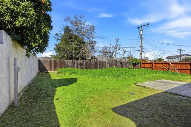 2209 Meadowview Rd, Sacramento, CA 95832