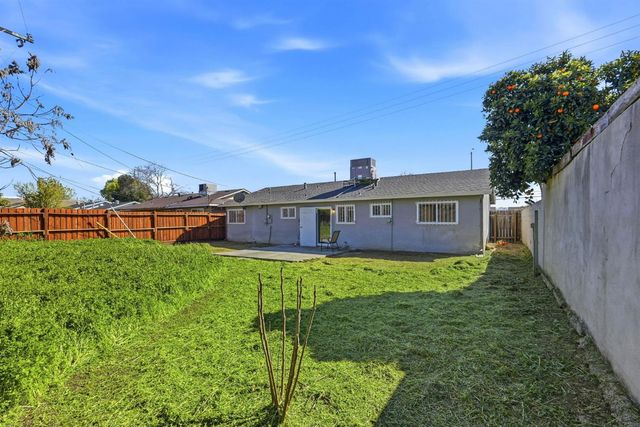 2209 Meadowview Rd, Sacramento, CA 95832