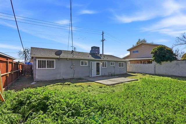 2209 Meadowview Rd, Sacramento, CA 95832