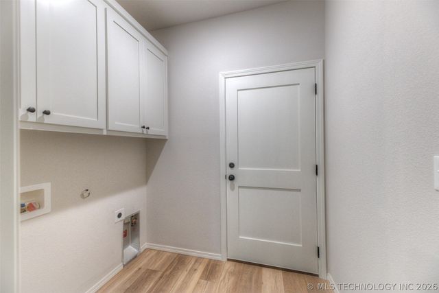 2561 W 66th Place S, Tulsa, OK 74132
