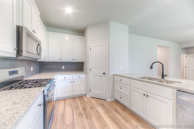 2561 W 66th Place S, Tulsa, OK 74132