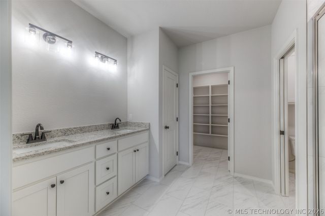 2561 W 66th Place S, Tulsa, OK 74132