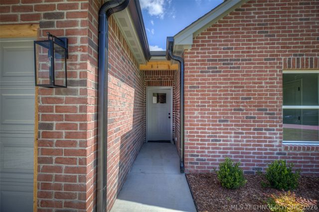 2561 W 66th Place S, Tulsa, OK 74132