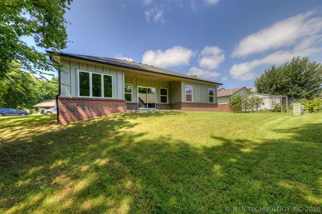 2561 W 66th Place S, Tulsa, OK 74132