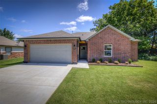 2561 W 66th Place S, Tulsa, OK 74132