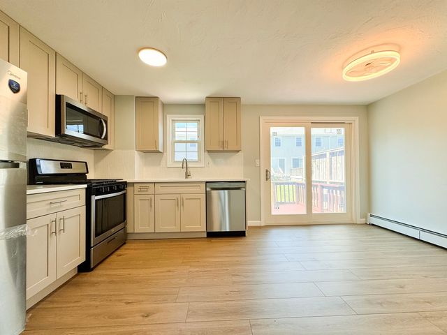 9 Lydon Ln C2-9, Halifax, MA 02338